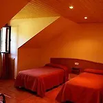 Casona Rural Los Trobos * Villar de Otero