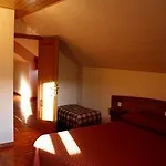 Casona Rural Los Trobos * Villar de Otero